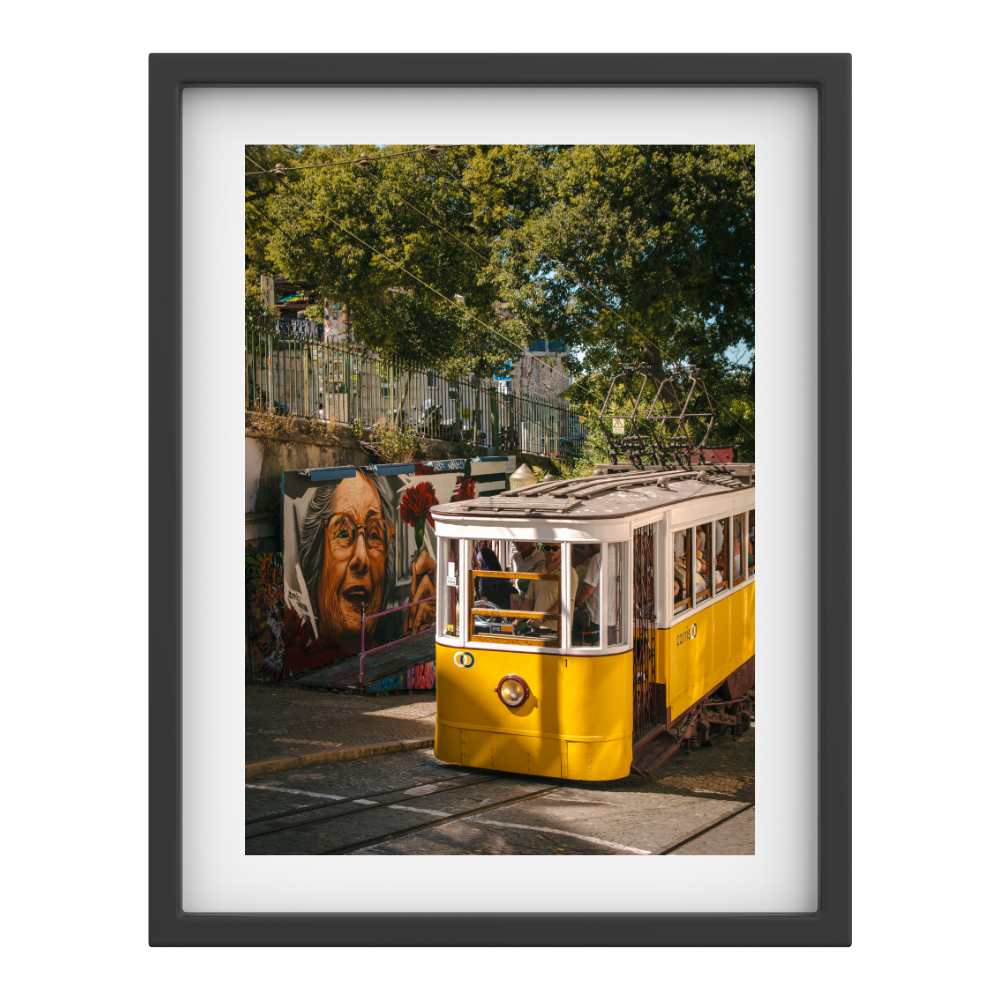 Yellow Tram & Street Art – Lisbon Energy