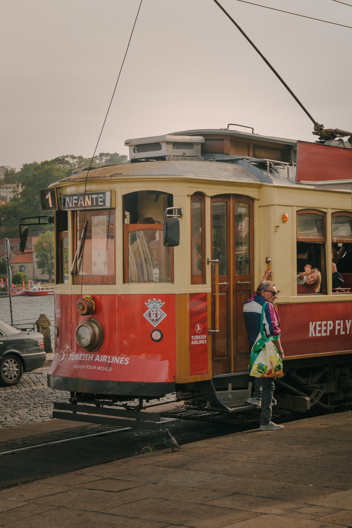 Hitch a Ride (Lisbon, Portugal)